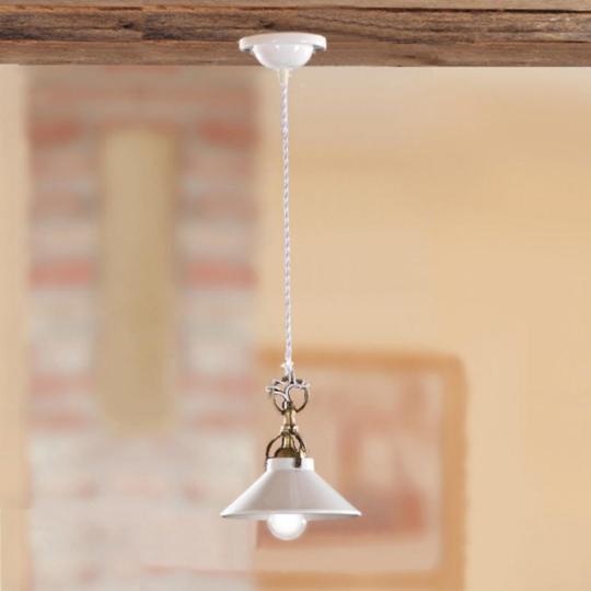 klasszikus elegans feher fuggesztek lampa vilagitas allithato spot konyha letisztult nappali videk gerenda haz country porcelan polgari keramia olasz toszkan hullamos bura videki arany rez.jpg